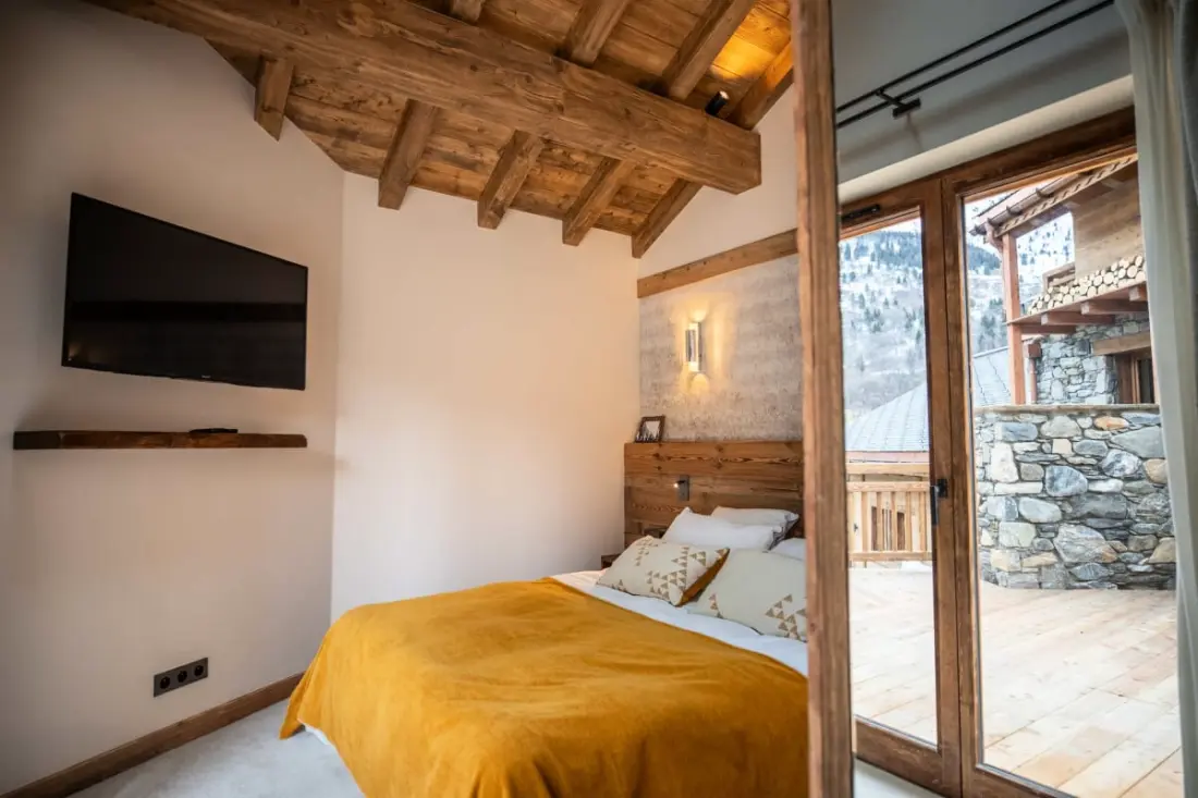 Chalet Yolo-Poscine beltéri Spa