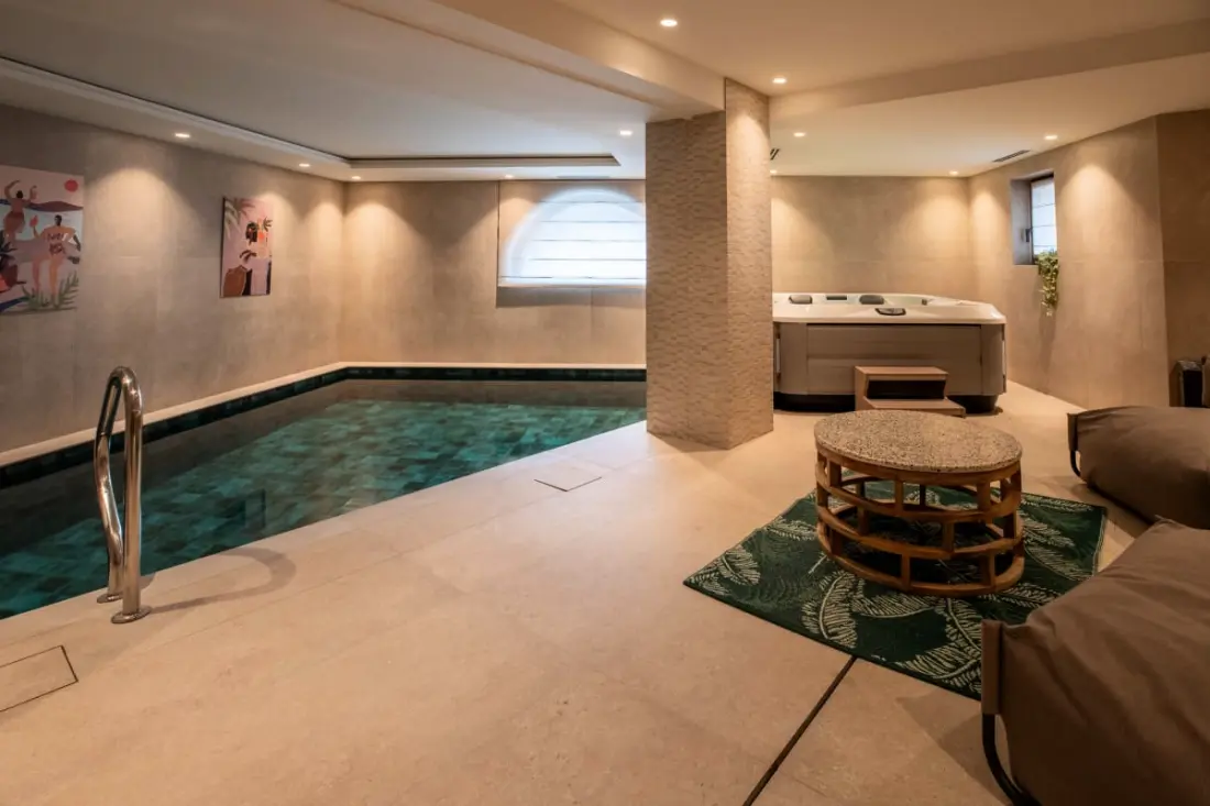 Chalet Yolo-Poscine beltéri Spa