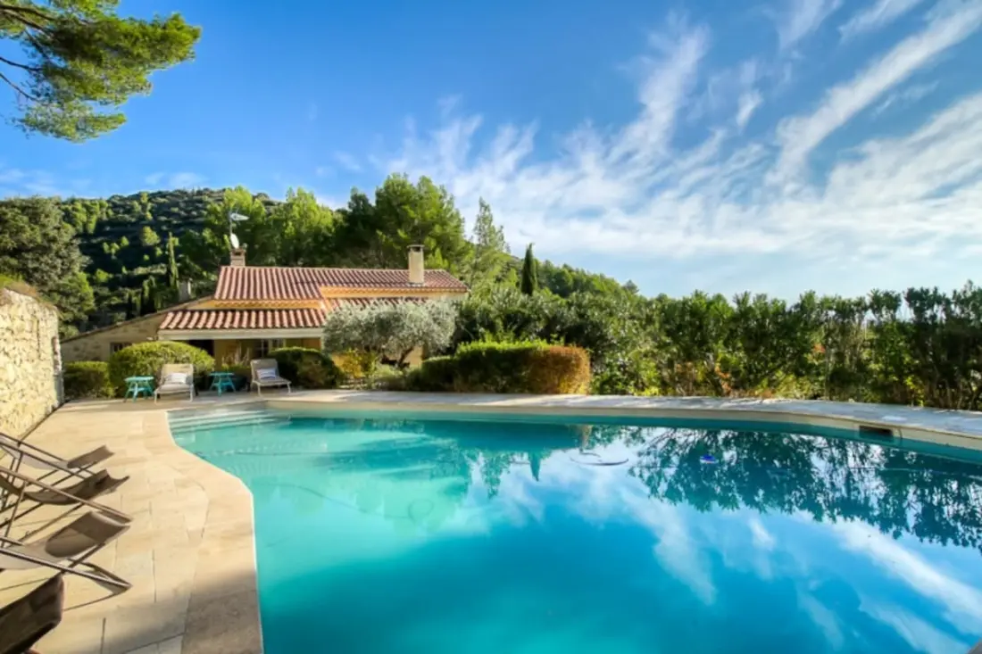 Családi ház A Luberon szívében medencével és panorámás kilátásokkal