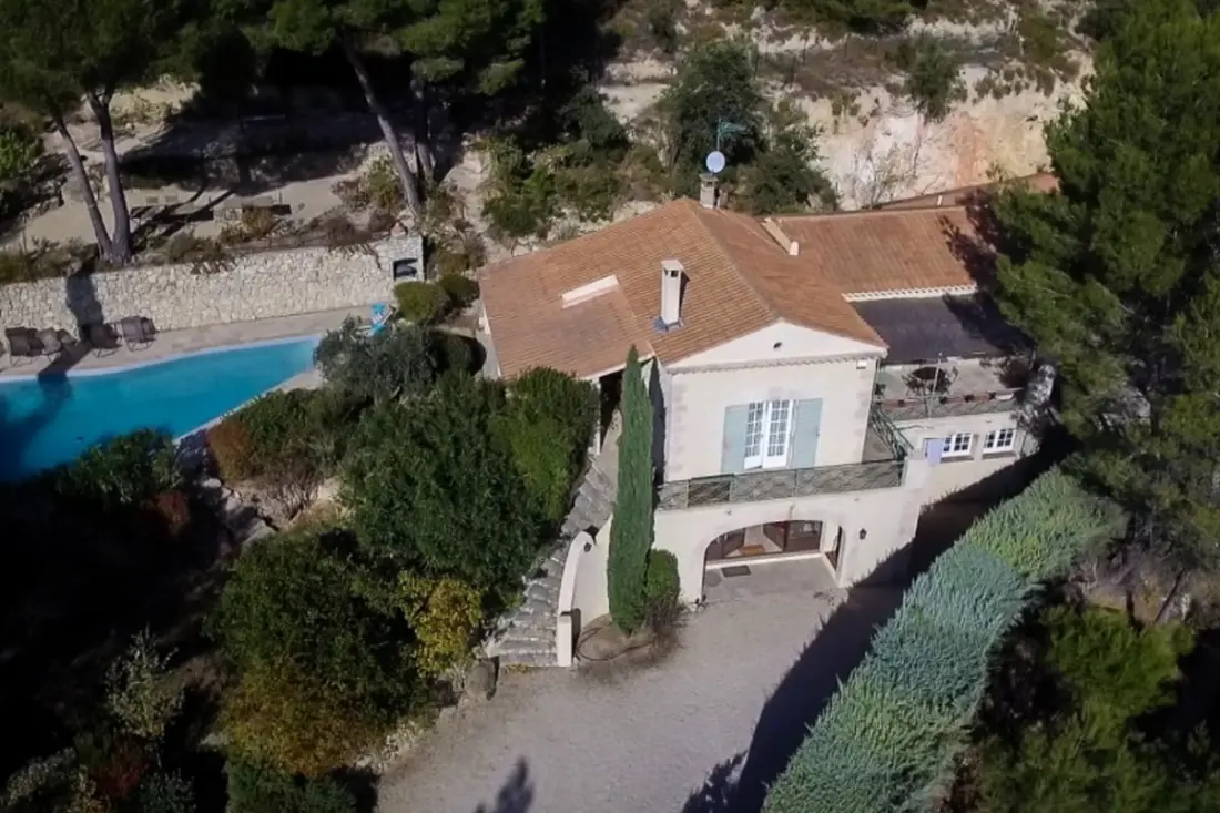 Családi ház A Luberon szívében medencével és panorámás kilátásokkal