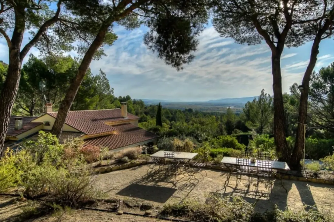 Családi ház A Luberon szívében medencével és panorámás kilátásokkal