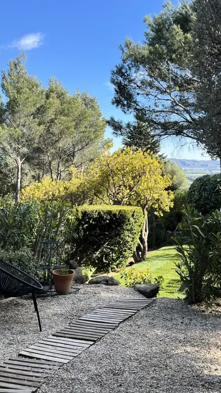 Családi ház A Luberon szívében medencével és panorámás kilátásokkal