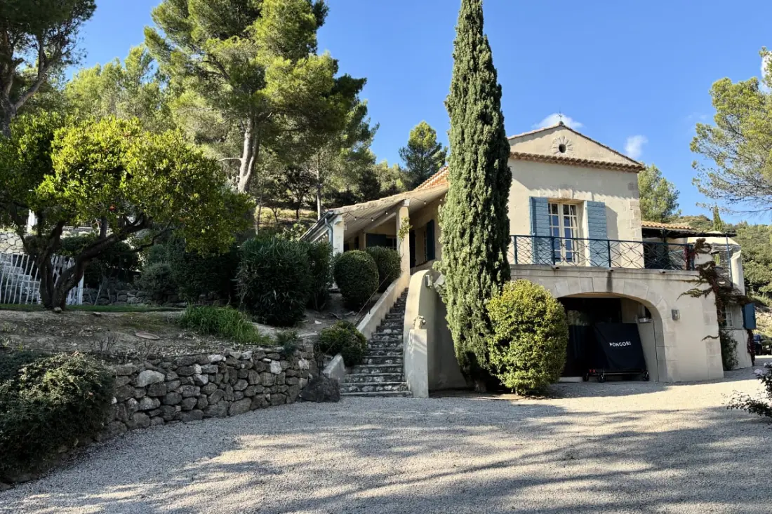 Családi ház A Luberon szívében medencével és panorámás kilátásokkal