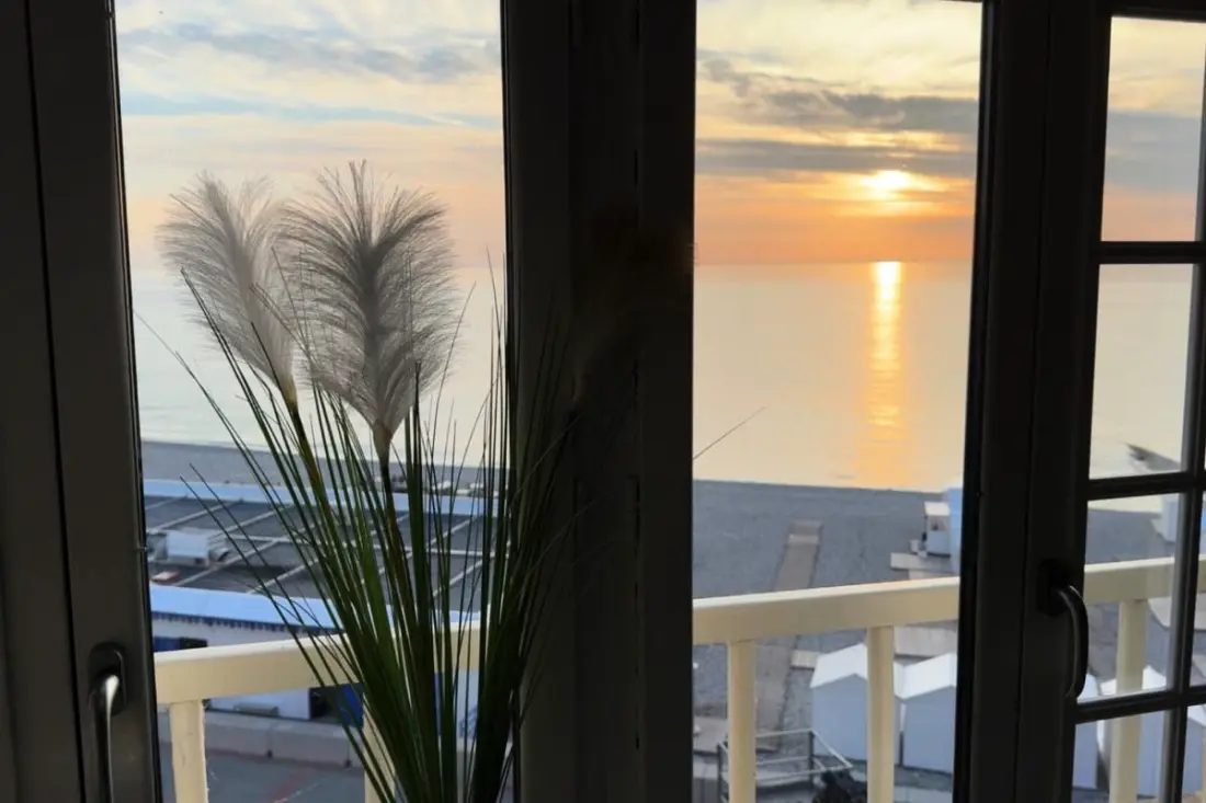 Residence Mh02 - Escape : Sea & Serenity, Parenthesis két