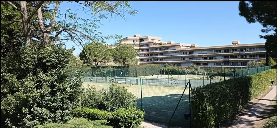 Oasis Montpellierben Magán kert úszómedence strandok