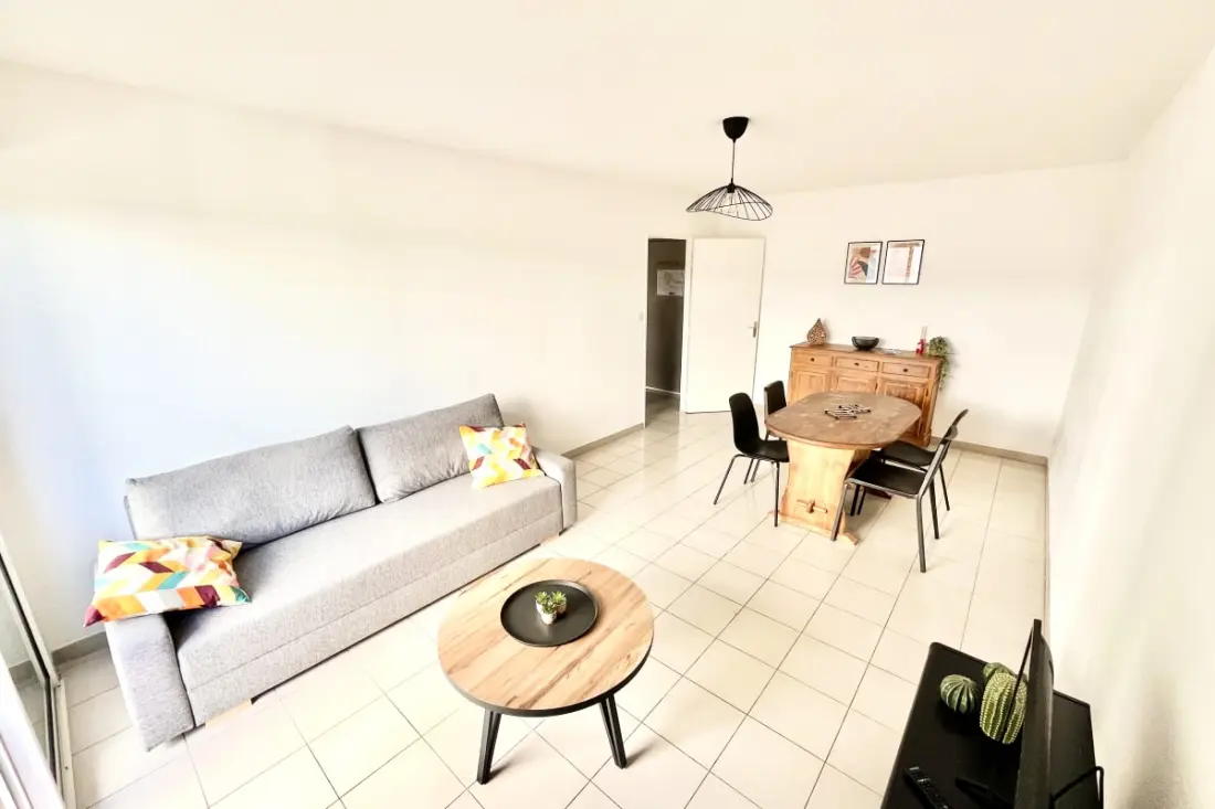 Apartman - Near Tramway