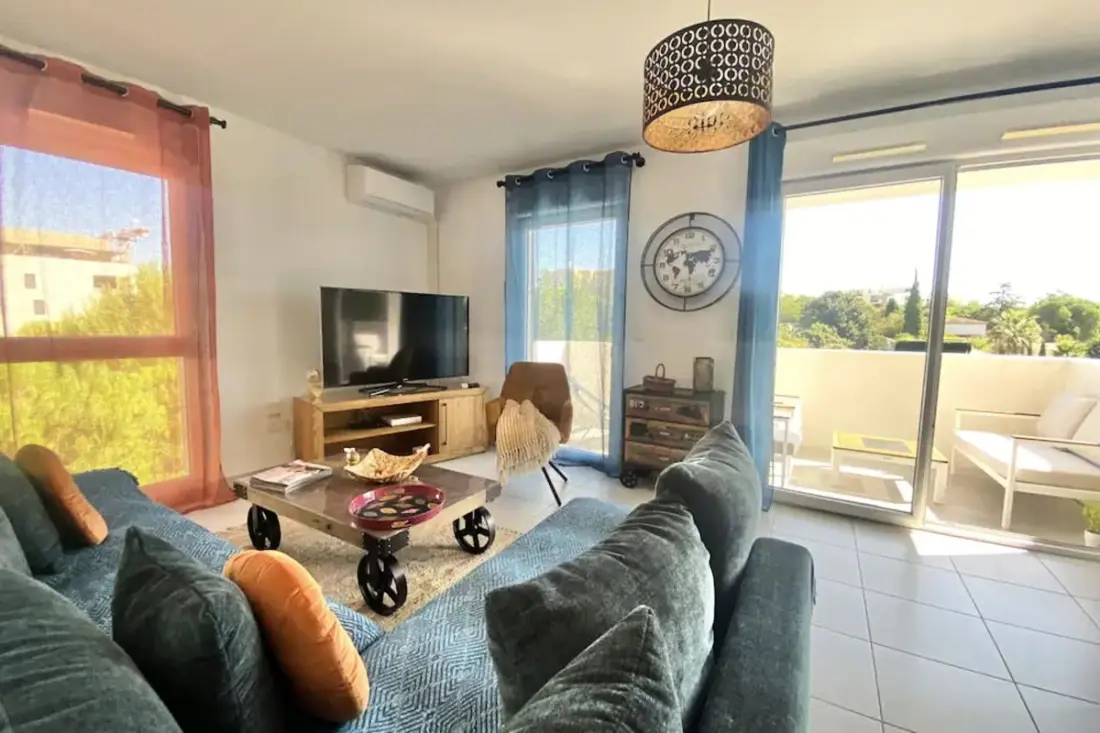 Világos apartman erkéllyel