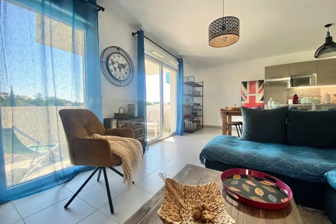 Világos apartman erkéllyel