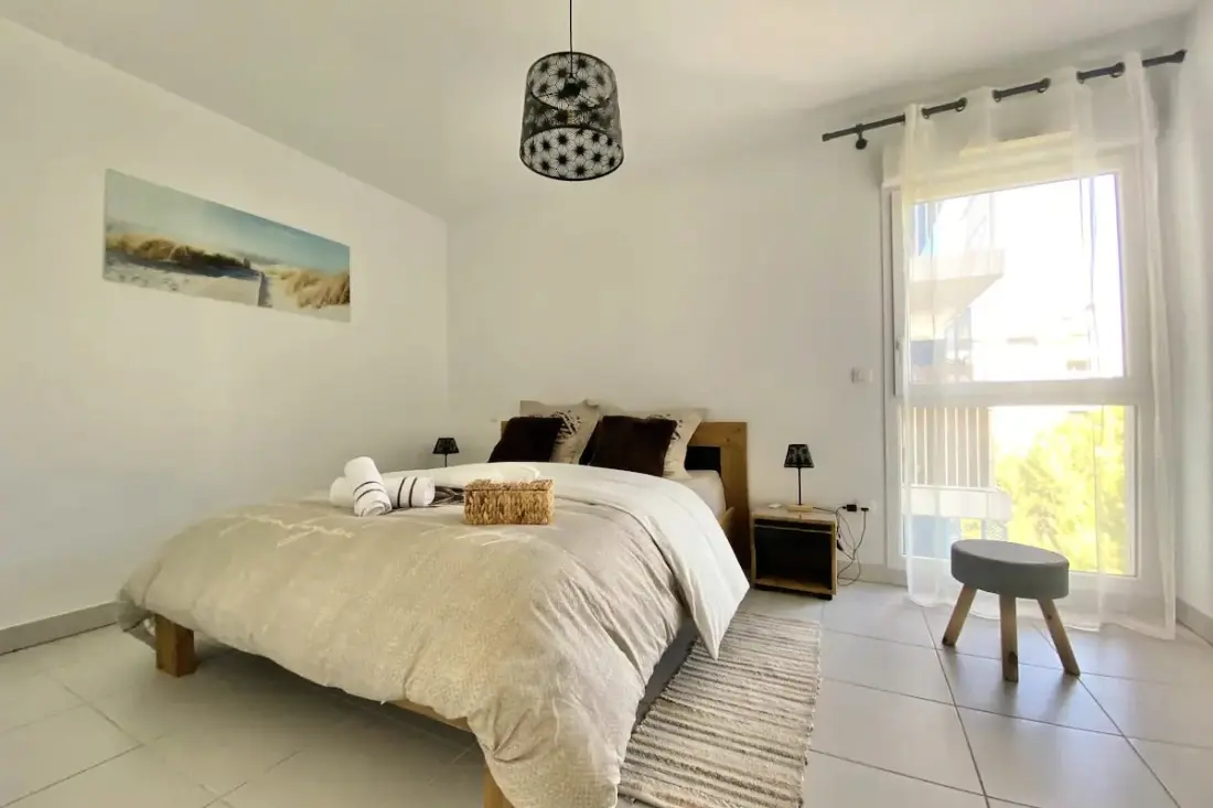 Világos apartman erkéllyel