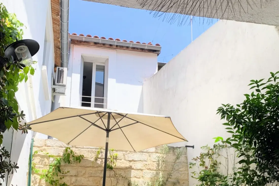 Home Chic Home - A Bazille Terrace