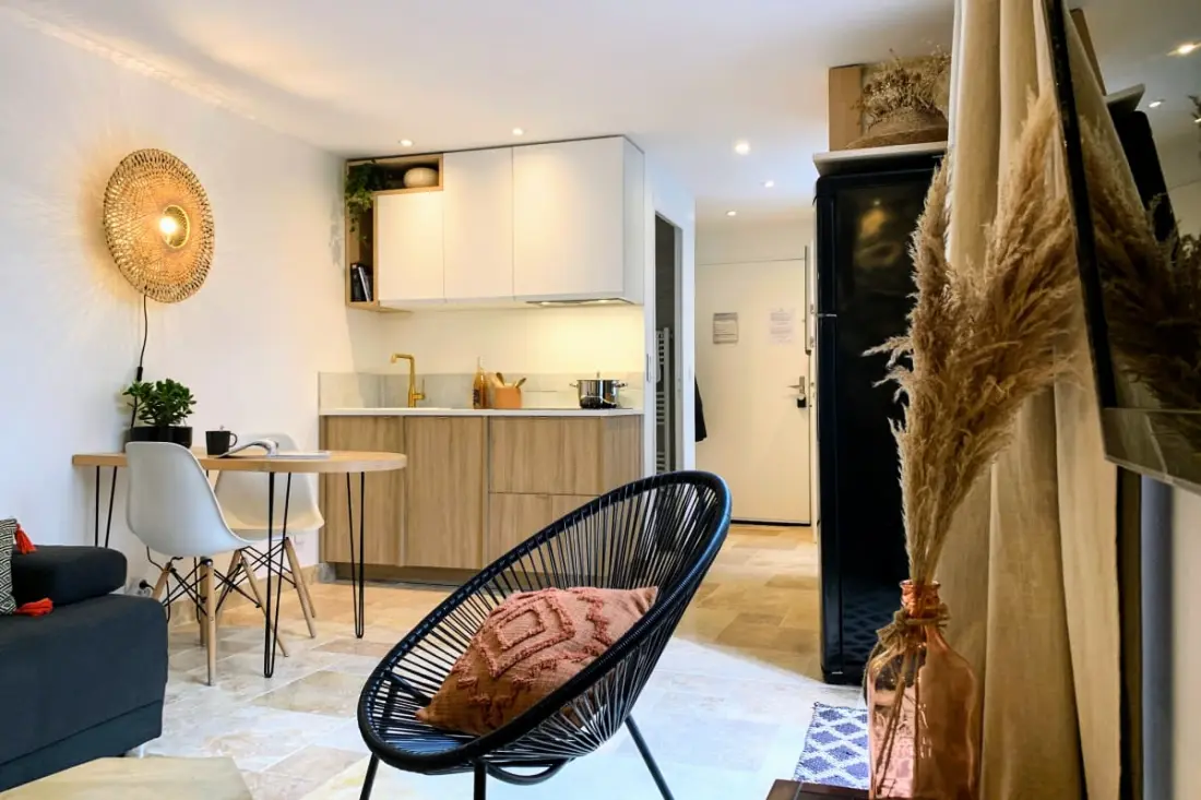 Home Chic Home - A Bazille Terrace