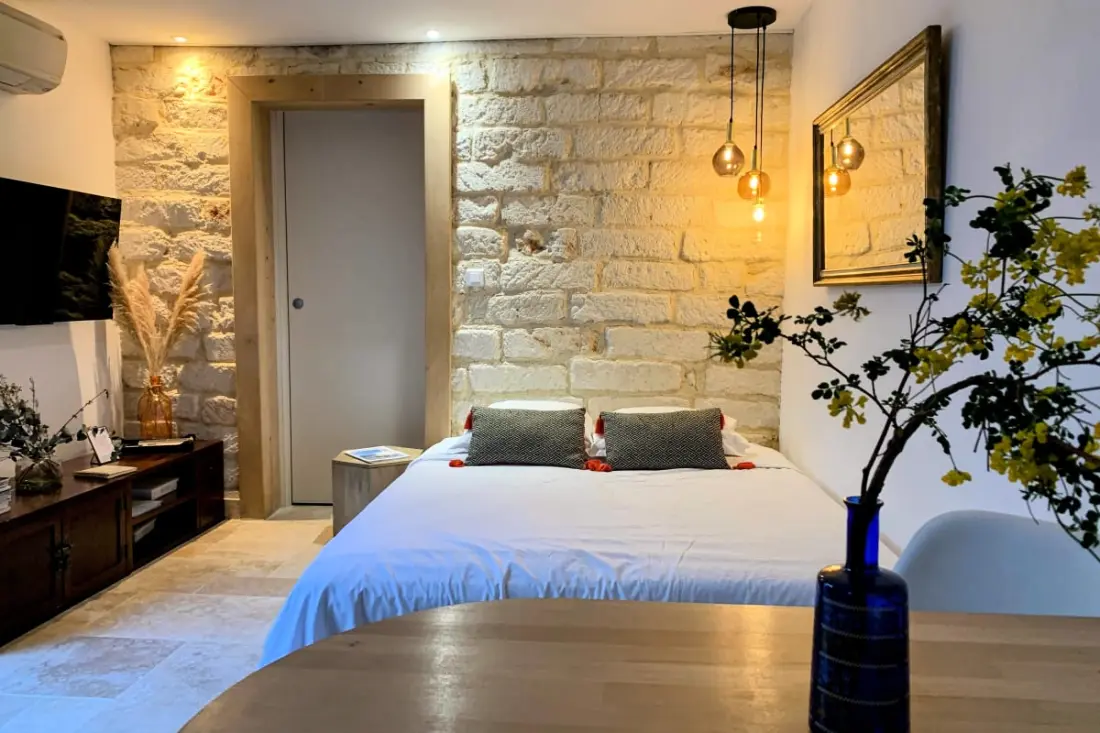 Home Chic Home - A Bazille Terrace