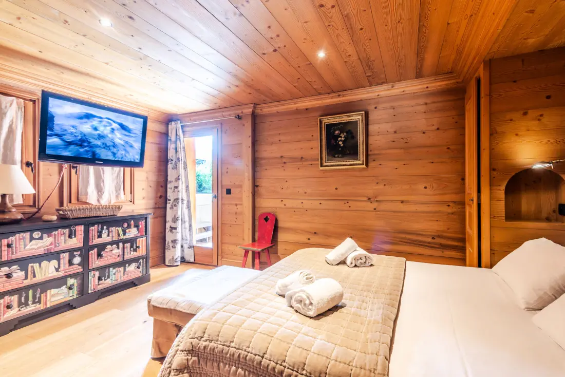 Chalet Ace of Hearts
