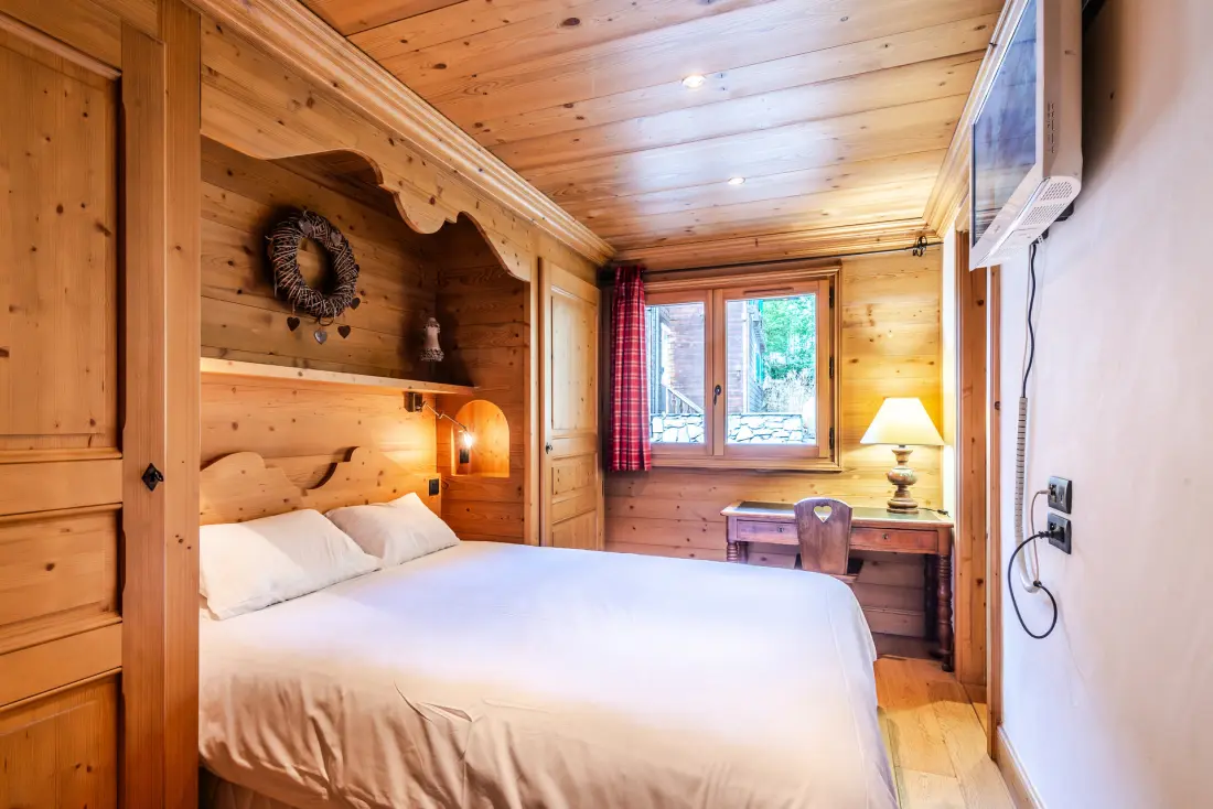 Chalet Ace of Hearts