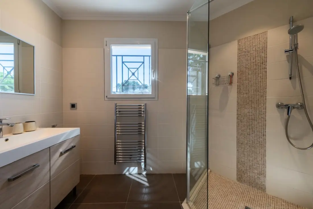 Residence Villa 205m2 Piscine Chauffée – közel Cannes