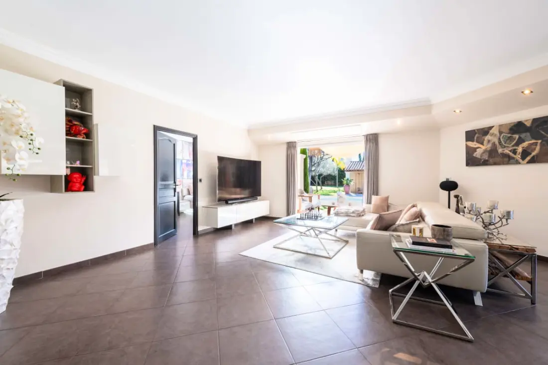 Residence Villa 205m2 Piscine Chauffée – közel Cannes