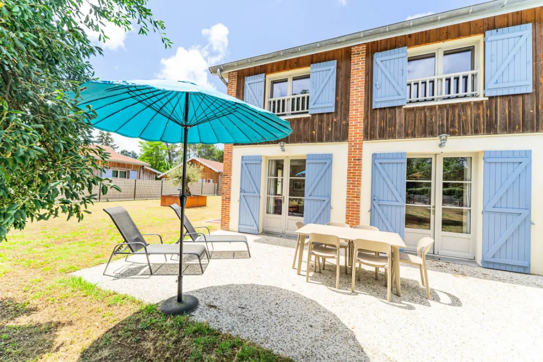 Grande Maison dalszöveg: Sous-bois - Private Swimming pool & pine erdő