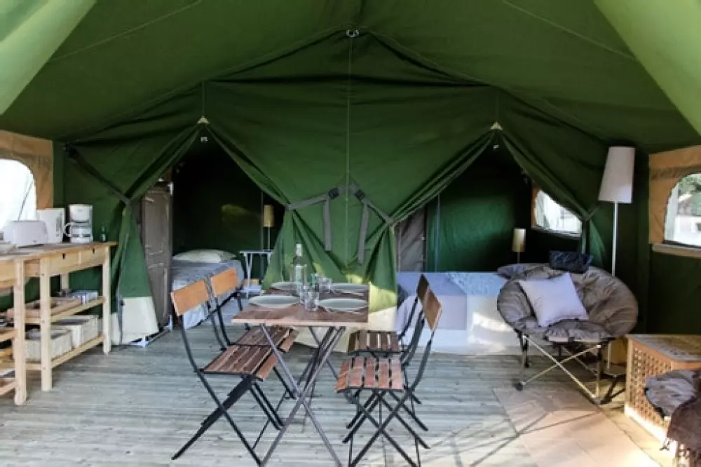 Blumen Camping Le Port de Neuvic 2 Sterne★★