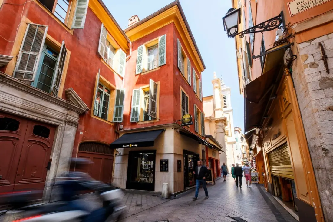 06a2 - Cuore di Vecchia Nizza: Bellissimo appartamento ristrutturato