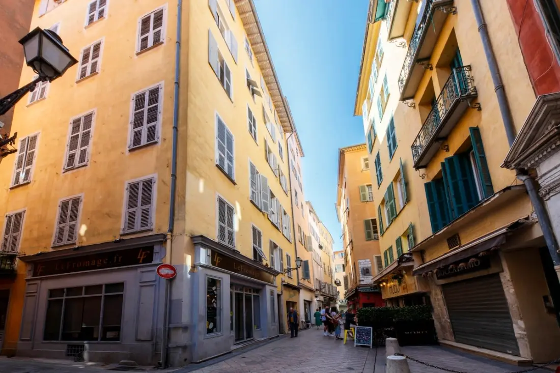 06a2 - Cuore di Vecchia Nizza: Bellissimo appartamento ristrutturato