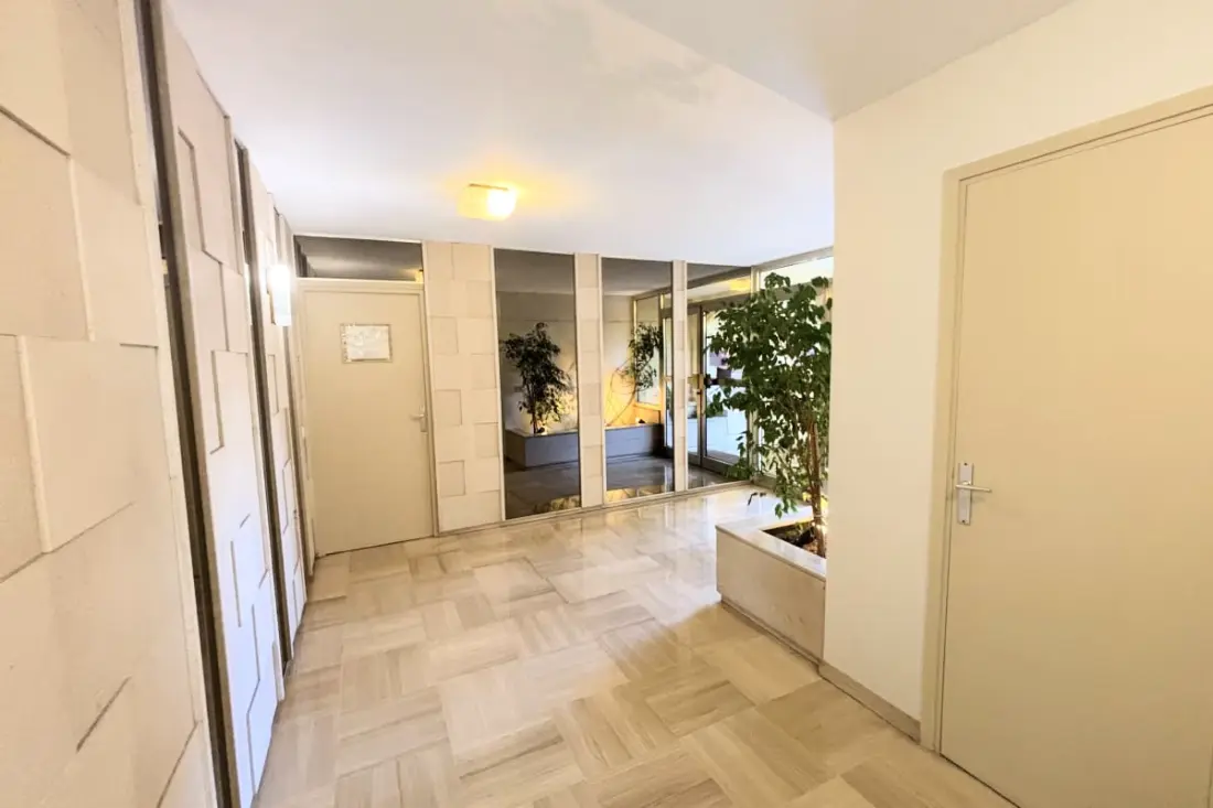 Appartamento con balcone e piscina vicino al mare
