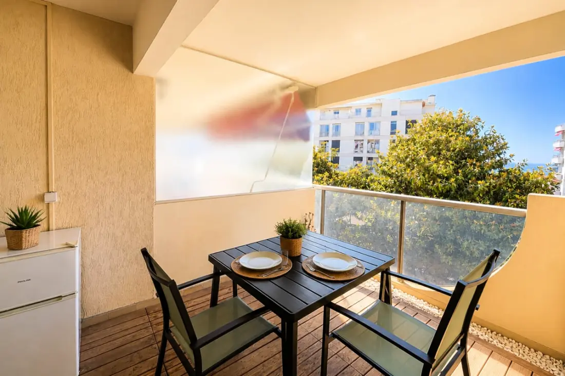 Appartamento con balcone e piscina vicino al mare