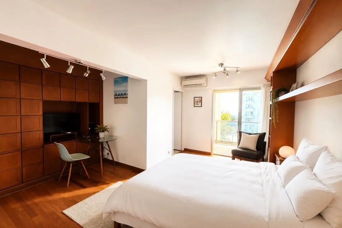 Appartamento con balcone e piscina vicino al mare