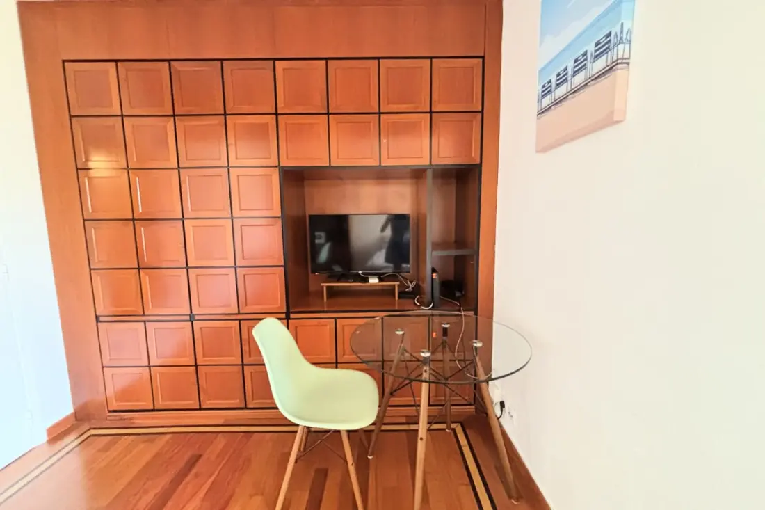 Appartamento con balcone e piscina vicino al mare