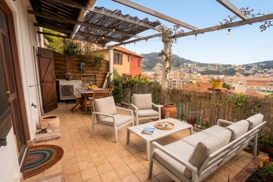 Schöne Terrasse mit degaged Blick in Cimiez