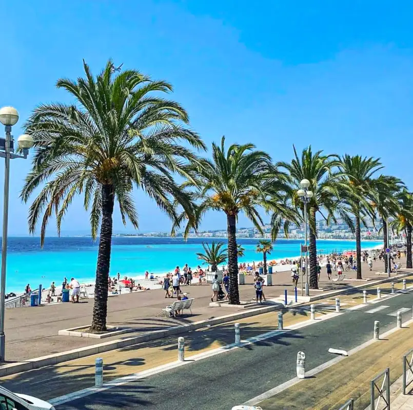 Apartmantervezés, közeli strandok De Nizza