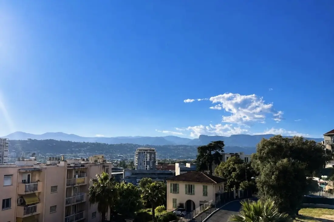 Appartamento ristrutturato con terrazza e vista persa
