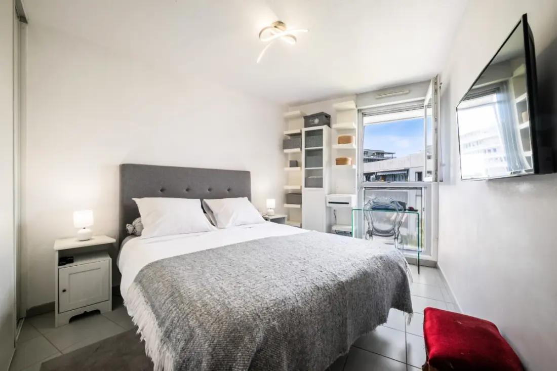 Apartment Crossing with Terrace