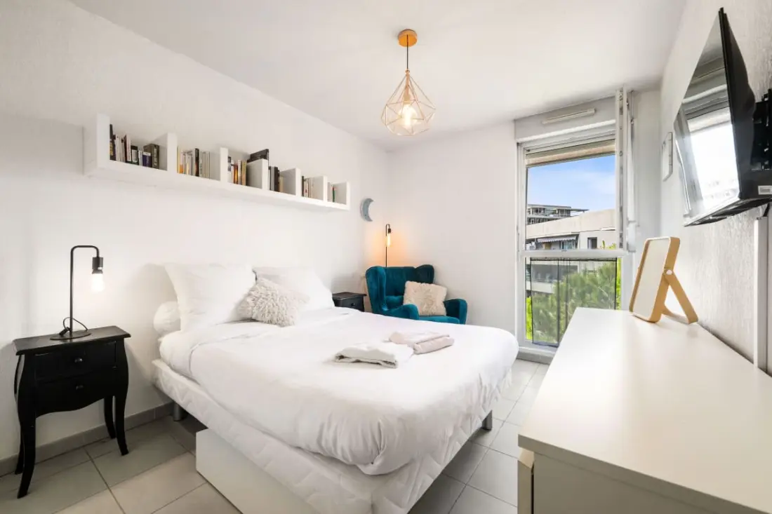 Apartment Crossing with Terrace