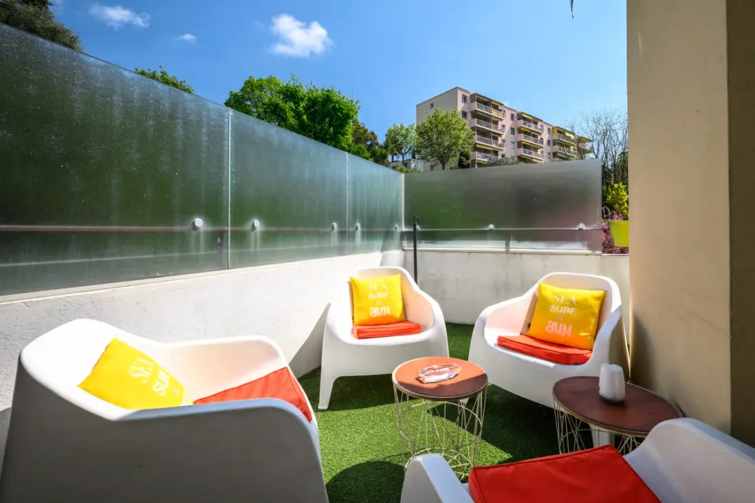 Apartment Crossing with Terrace