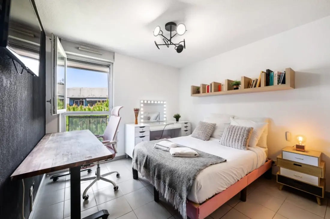 Apartment Crossing with Terrace