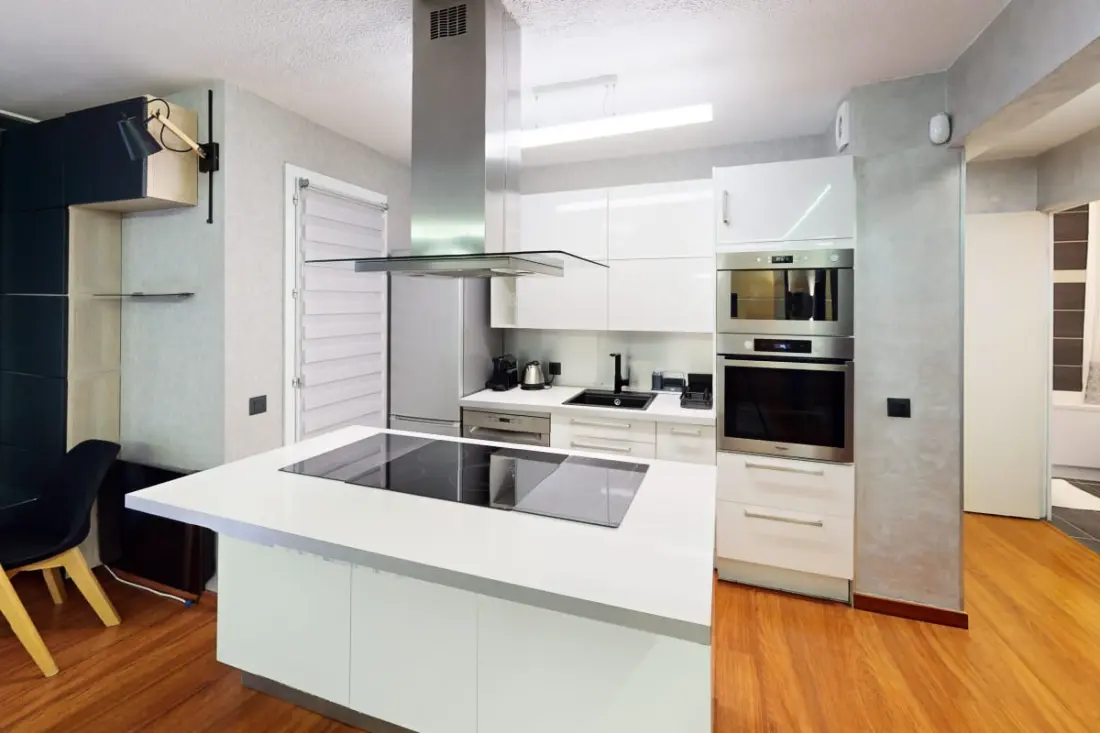 Piękny apartament z balkonem - 5 minut od plaży
