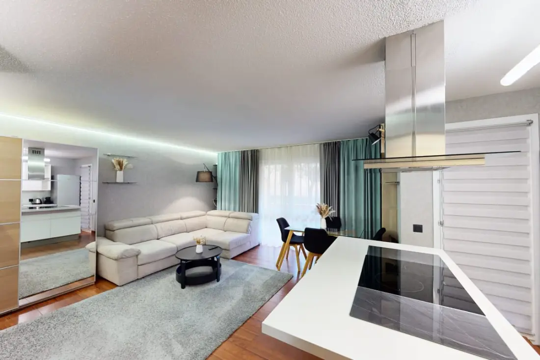 Piękny apartament z balkonem - 5 minut od plaży