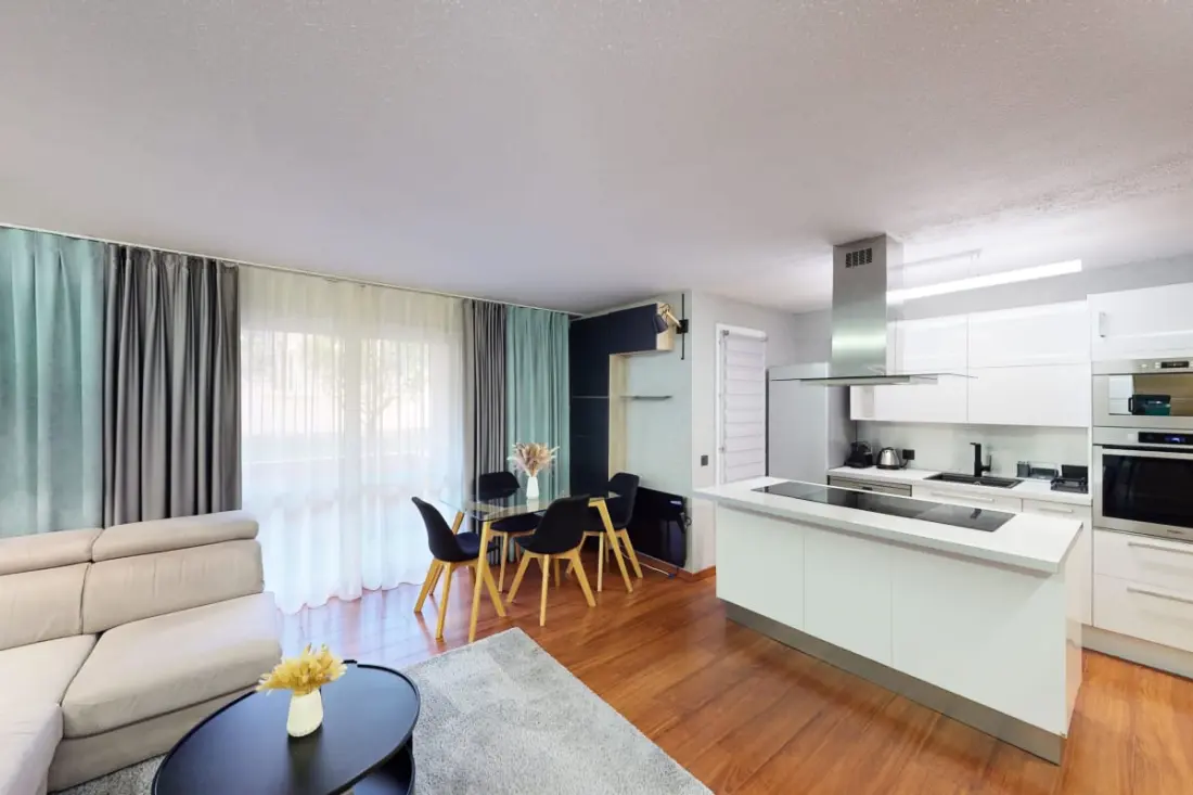 Piękny apartament z balkonem - 5 minut od plaży