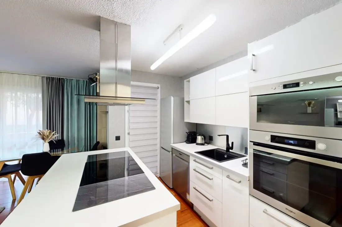 Piękny apartament z balkonem - 5 minut od plaży