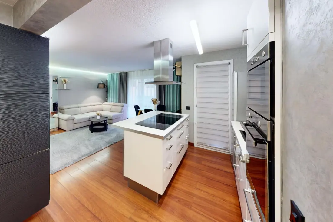 Piękny apartament z balkonem - 5 minut od plaży