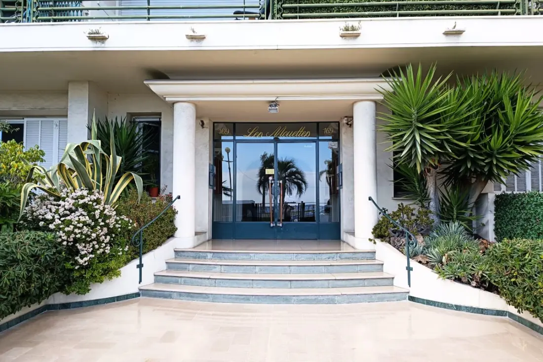 Charming T1 con terrazza e vista mare