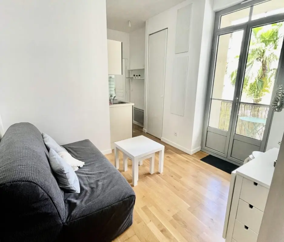 Mooie twee munten met balkon in Nice