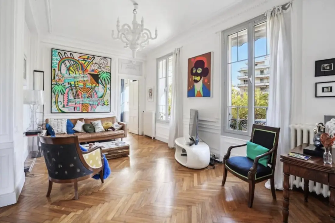Luxuriöse Wohnung mit Terrasse und Parkplatz