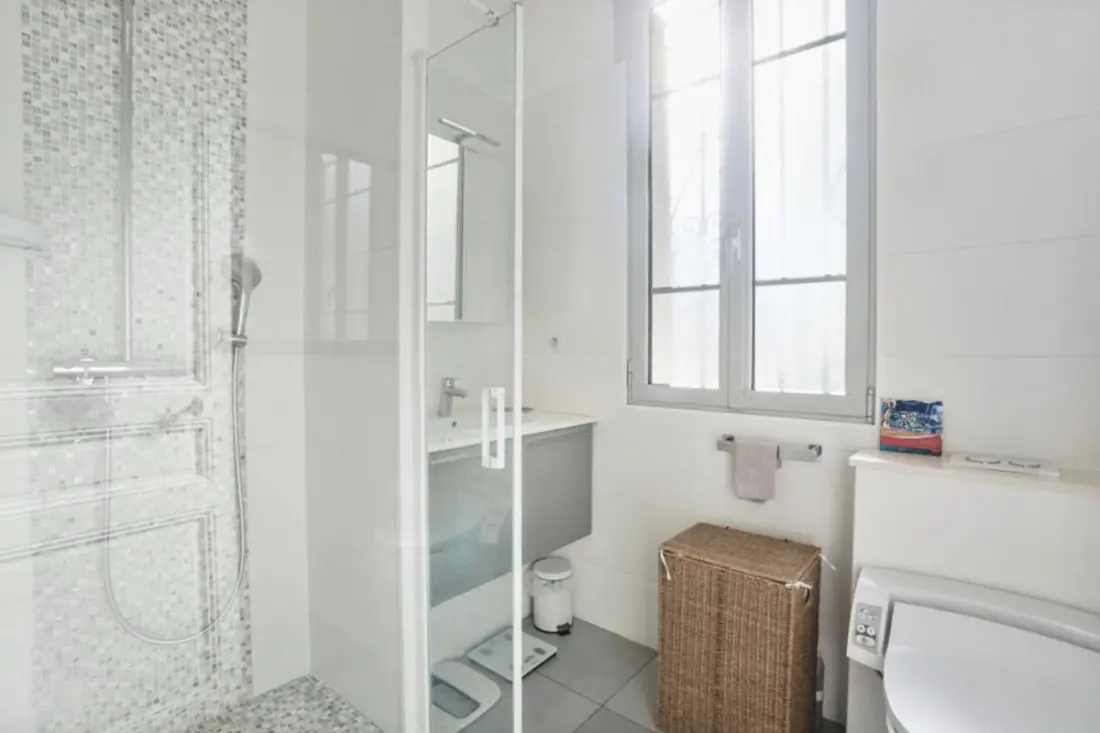 Luxuriöse Wohnung mit Terrasse und Parkplatz
