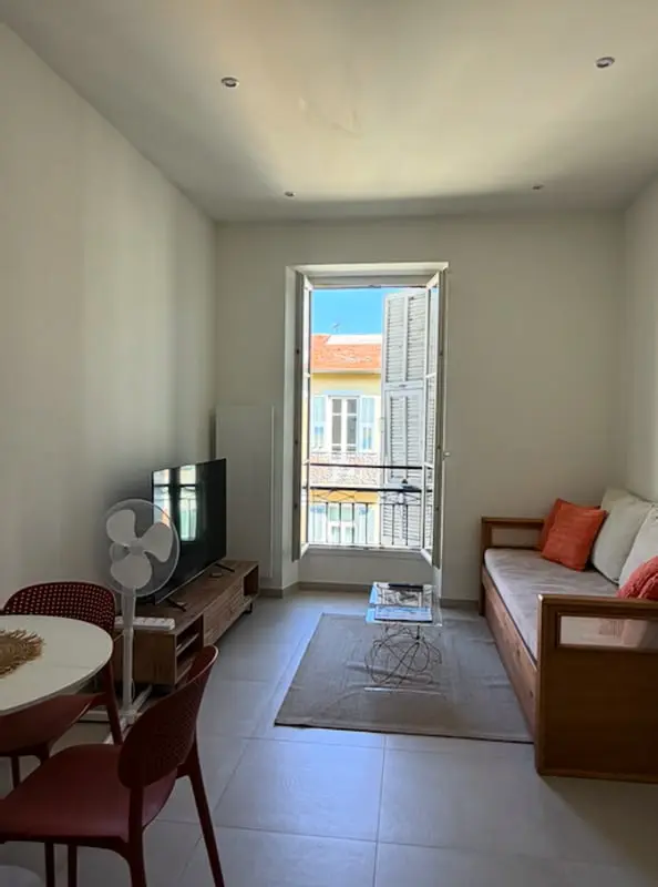 Moderno e indimenticabile soggiorno nel cuore di Nizza