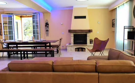 Maison Lumineuse Avec Jardin Et Piscine Privée
