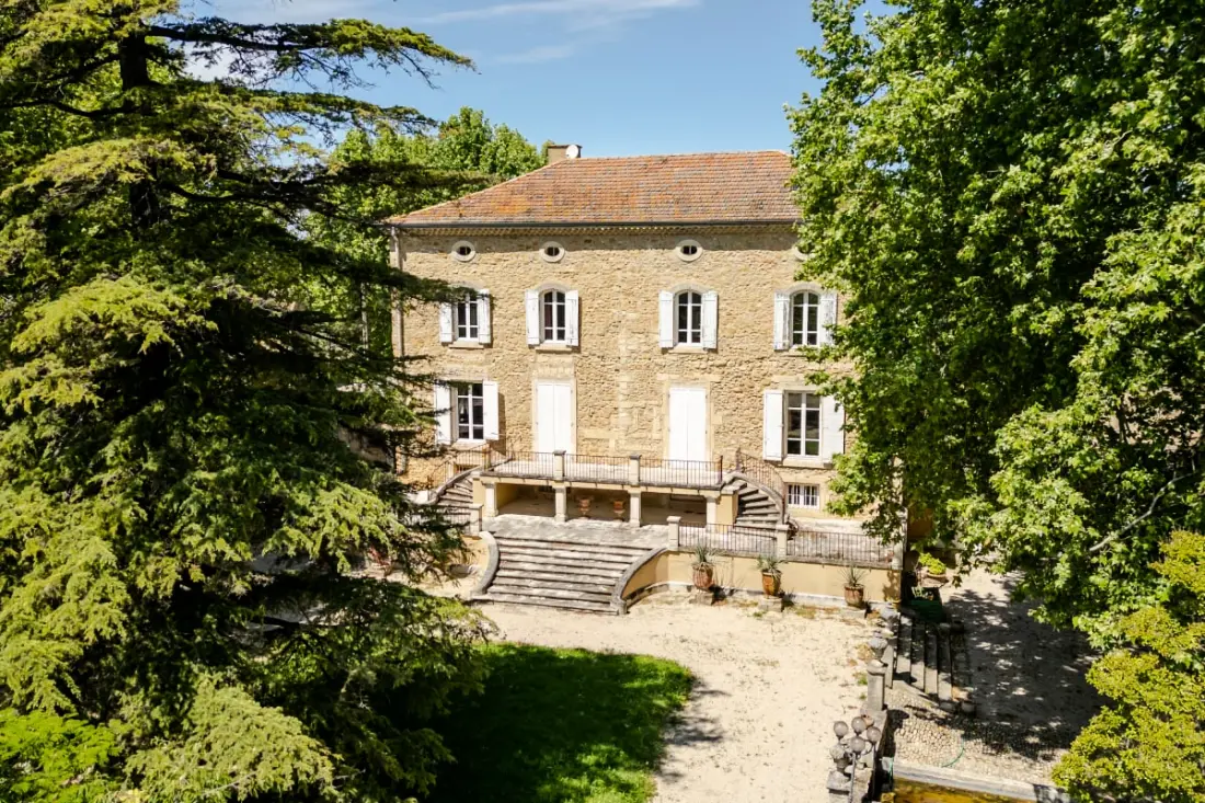 Források domainje -