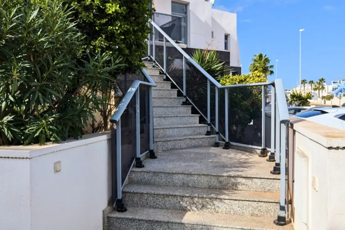 Modern apartman Medence, Terrace és Szolárium felszerelt