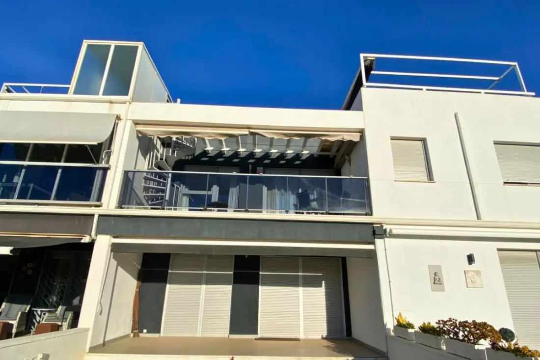 Modern apartman Medence, Terrace és Szolárium felszerelt