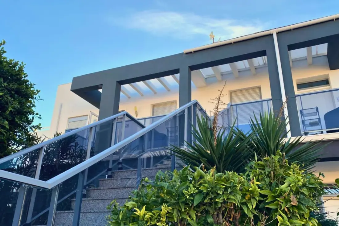 Modern apartman Medence, Terrace és Szolárium felszerelt